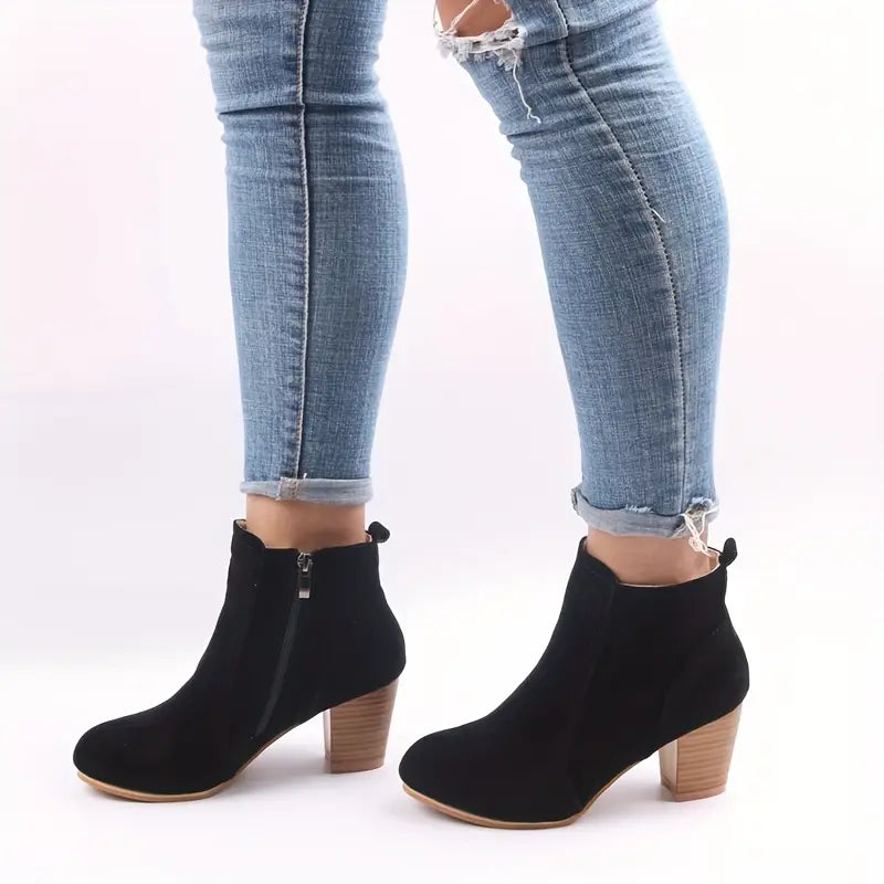 Black / 10