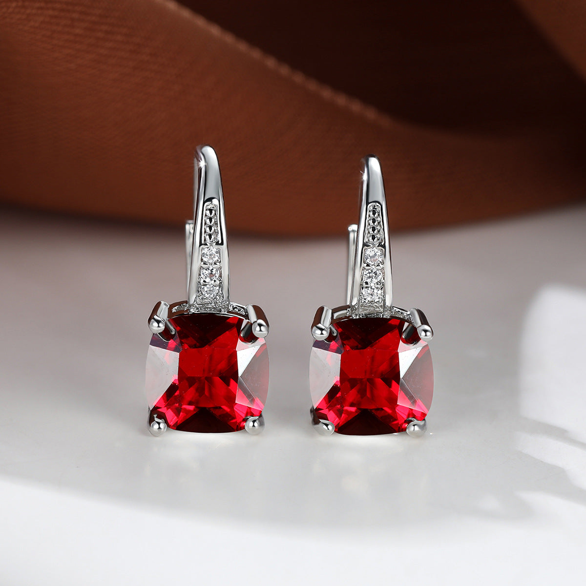 Ruby / White Gold