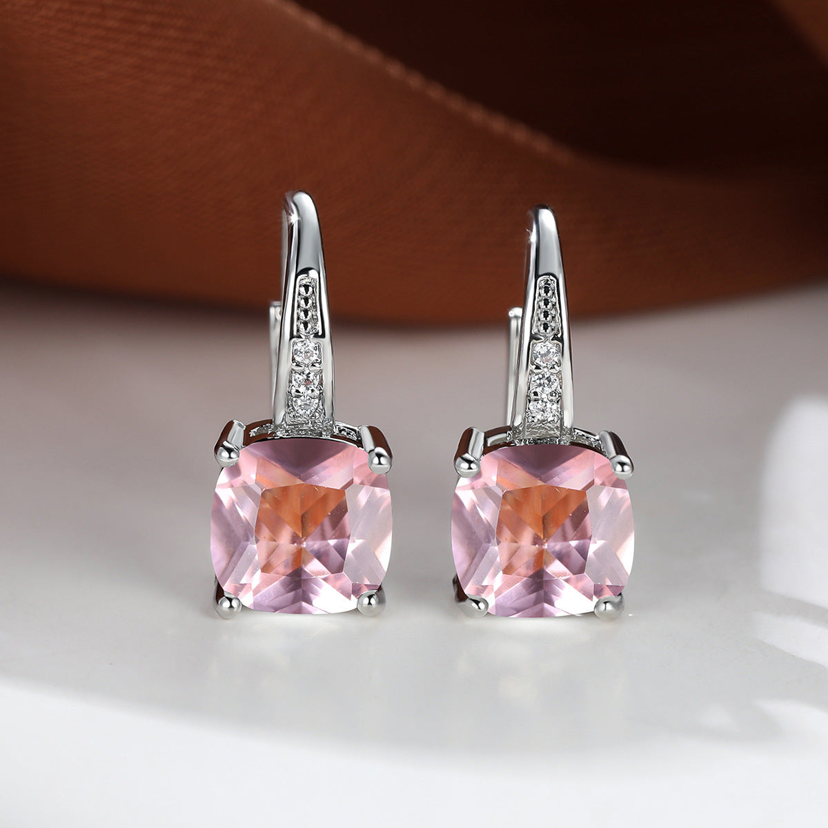Pink Sapphire / White Gold