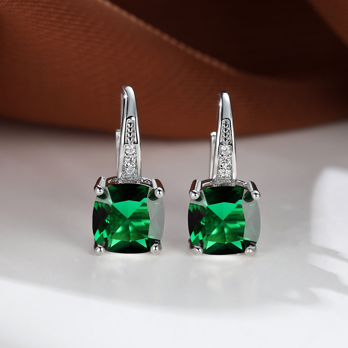 Emerald / White Gold