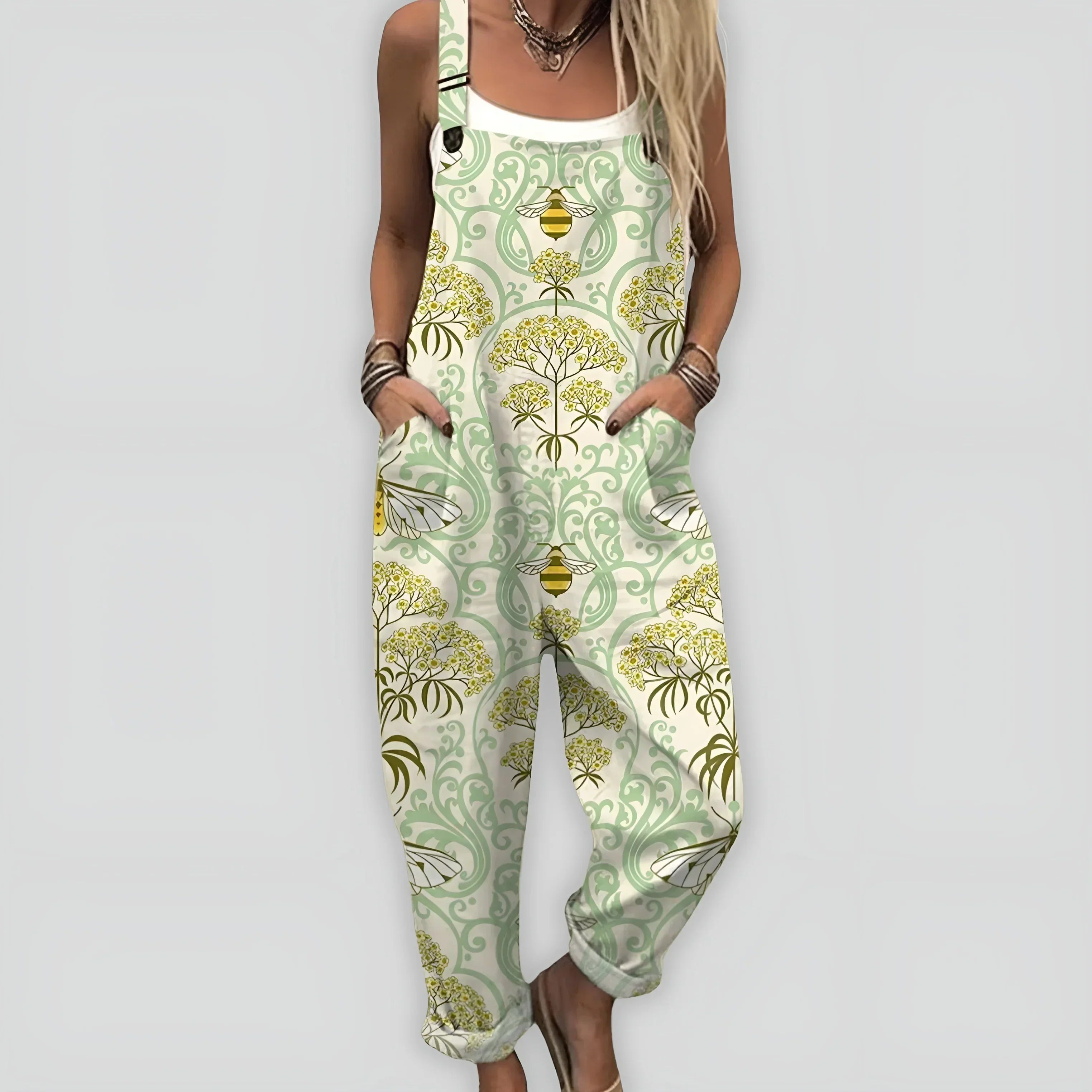 Pastel green with bees / 3XL