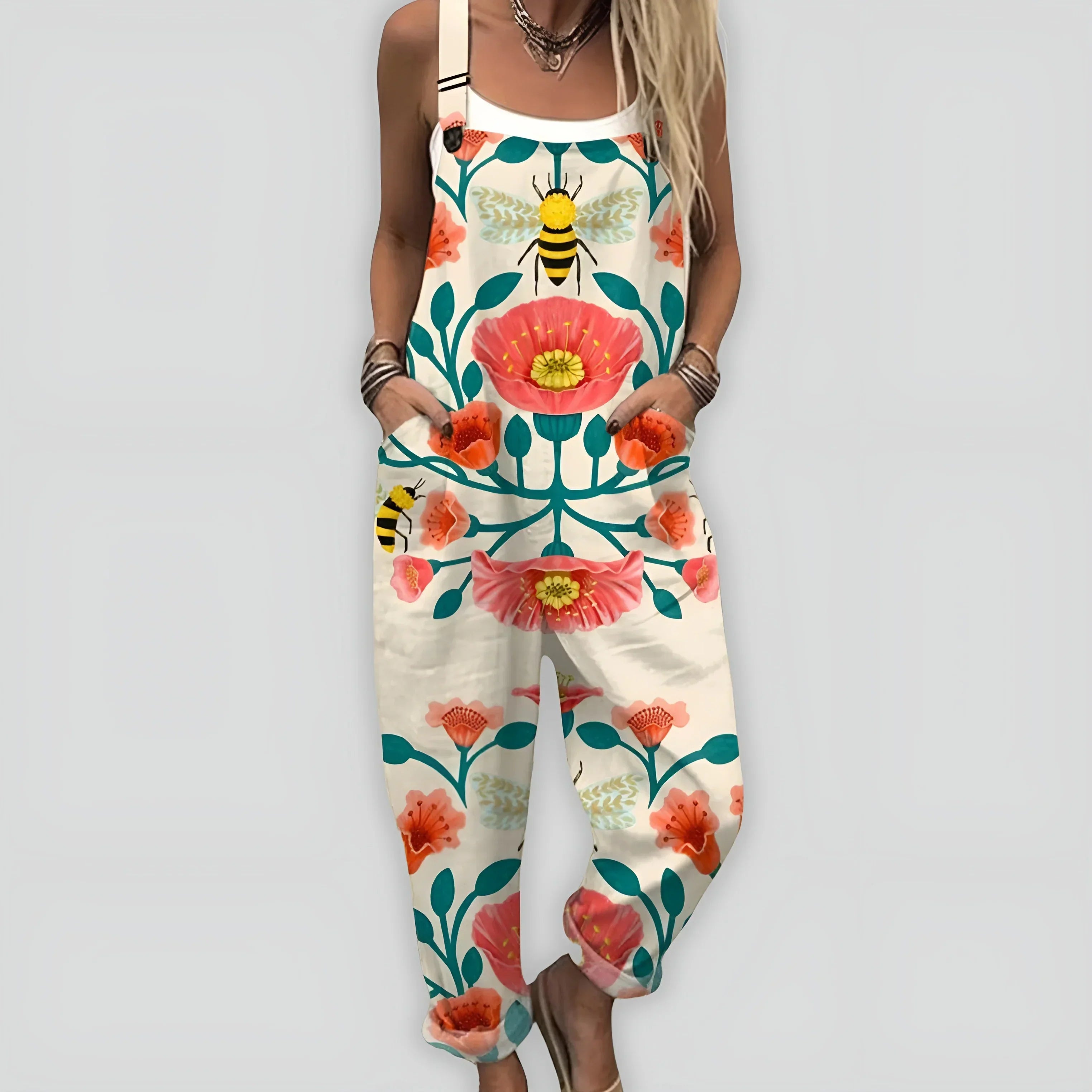 Cream with a large bee / 3XL